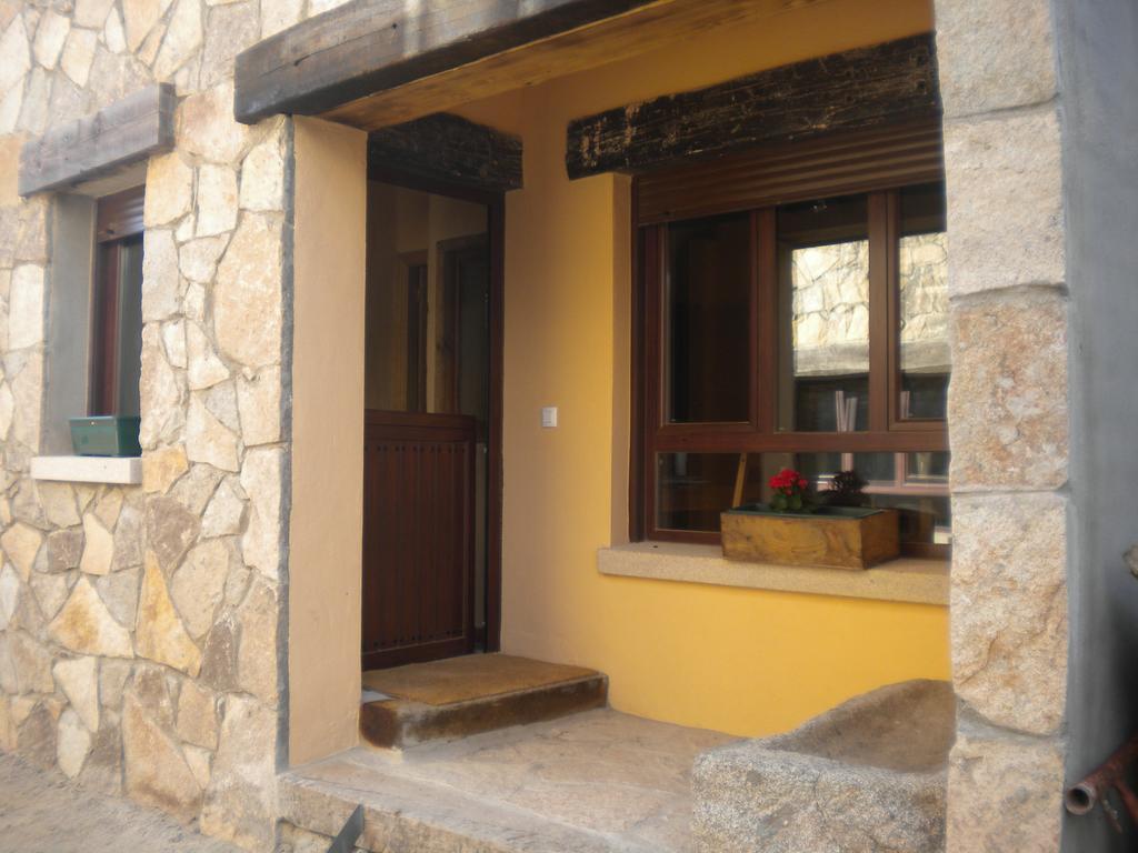 Hostal Rural Las Cuatro Calles Сан-Мартин-дель-Пимпольяр Экстерьер фото
