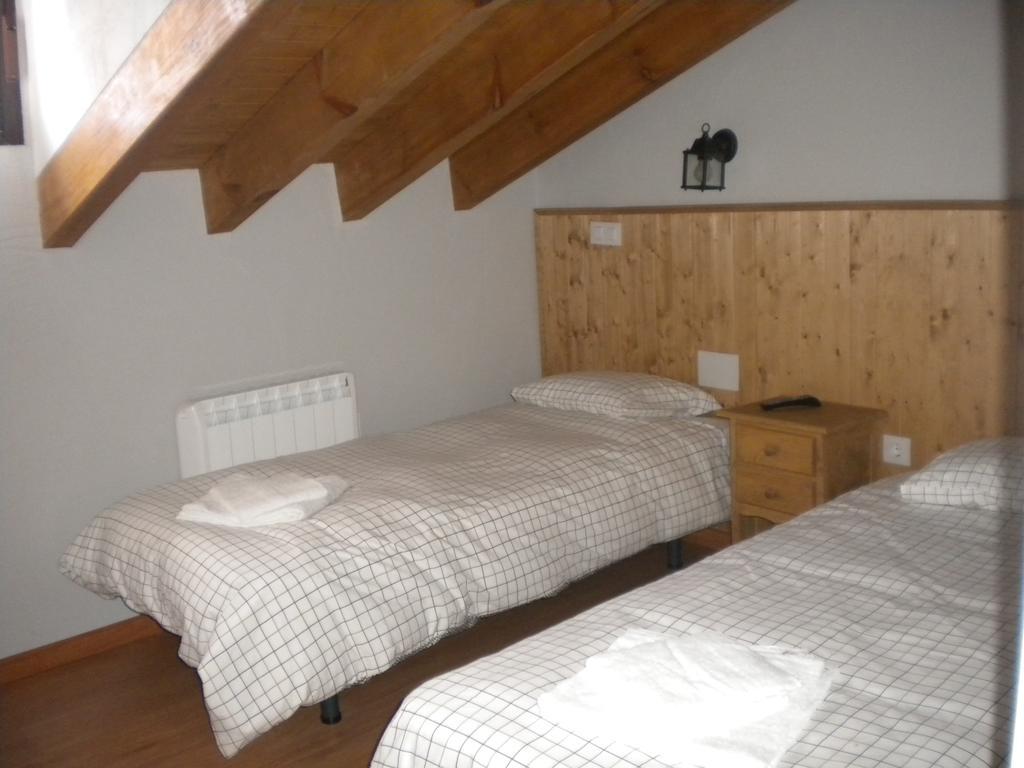 Hostal Rural Las Cuatro Calles Сан-Мартин-дель-Пимпольяр Экстерьер фото