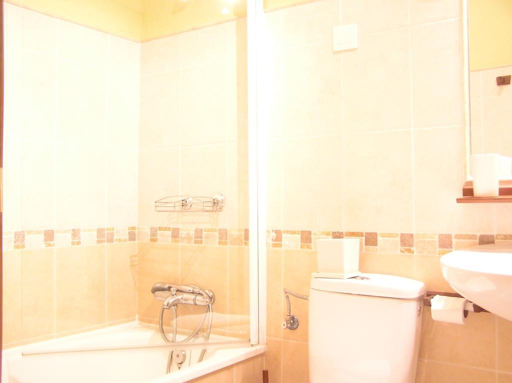 Hostal Rural Las Cuatro Calles Сан-Мартин-дель-Пимпольяр Экстерьер фото
