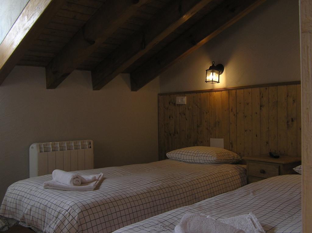 Hostal Rural Las Cuatro Calles Сан-Мартин-дель-Пимпольяр Экстерьер фото