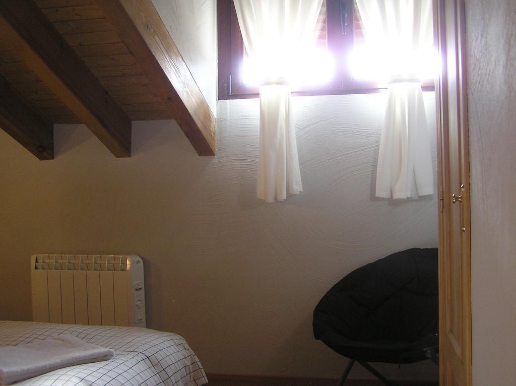Hostal Rural Las Cuatro Calles Сан-Мартин-дель-Пимпольяр Экстерьер фото