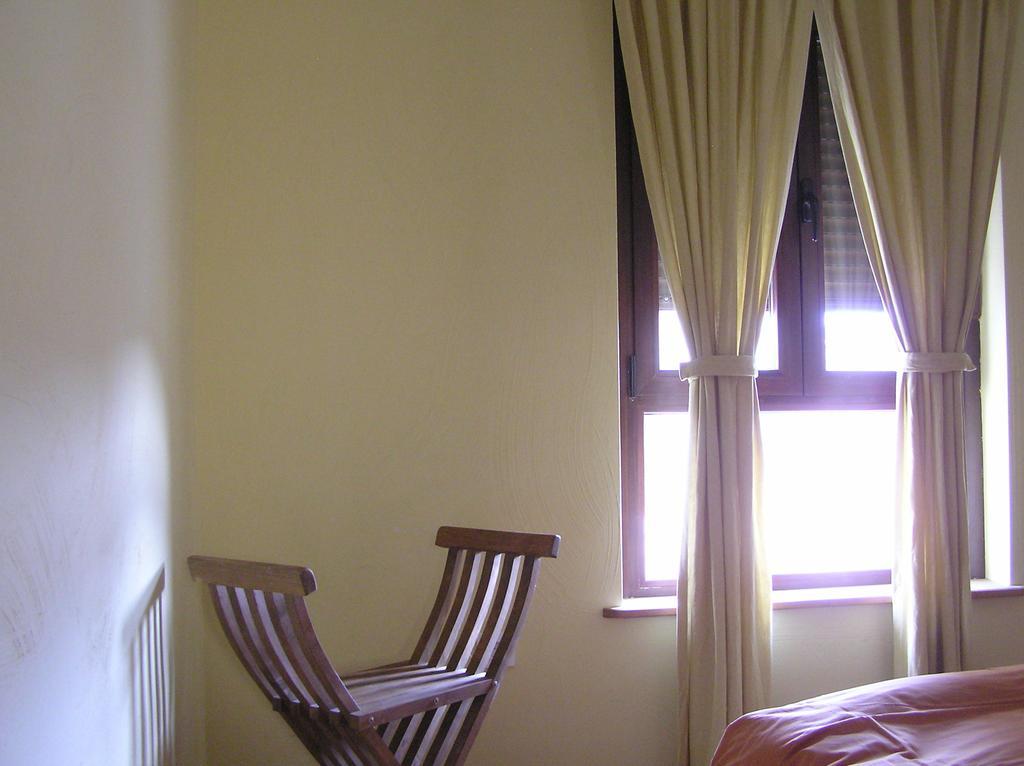 Hostal Rural Las Cuatro Calles Сан-Мартин-дель-Пимпольяр Экстерьер фото